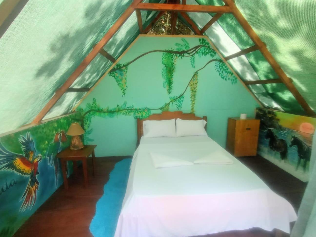 Pirate Drake Beach Hostel & Tour Company Drakes Bay 외부 사진